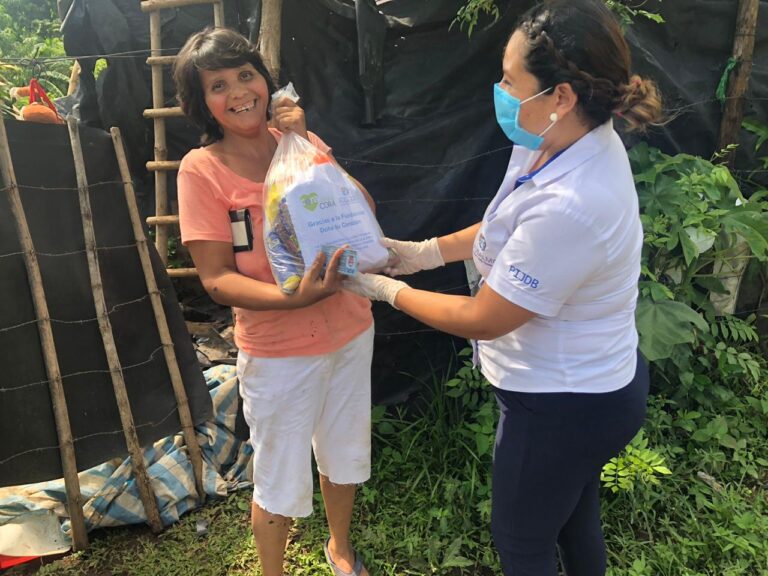 FUSALMO supports the families of children and young people who are part of programs with the Solidarity Basket of joy.